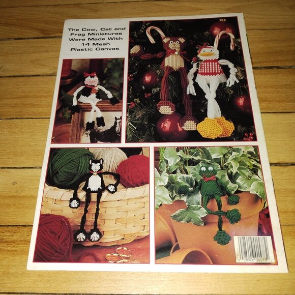 Sitting Around Plastic Canvas Leaflet #1578 (Leisure Arts, 1994) - Picture 2 of 2